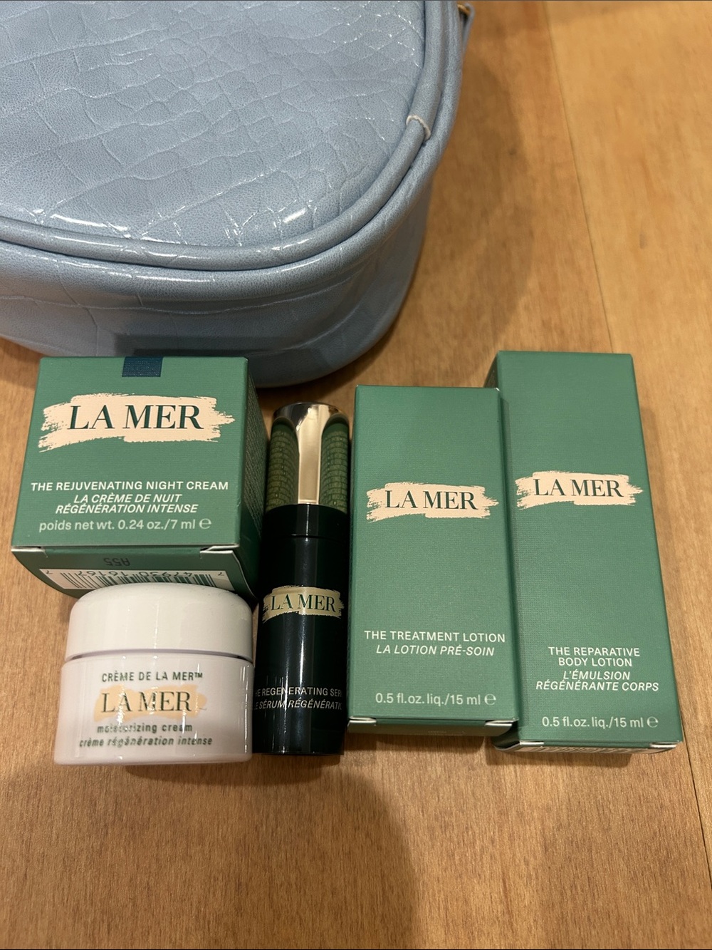 La Mer Skincare Minis in Green Boxes with Light Blue Cosmetic Case